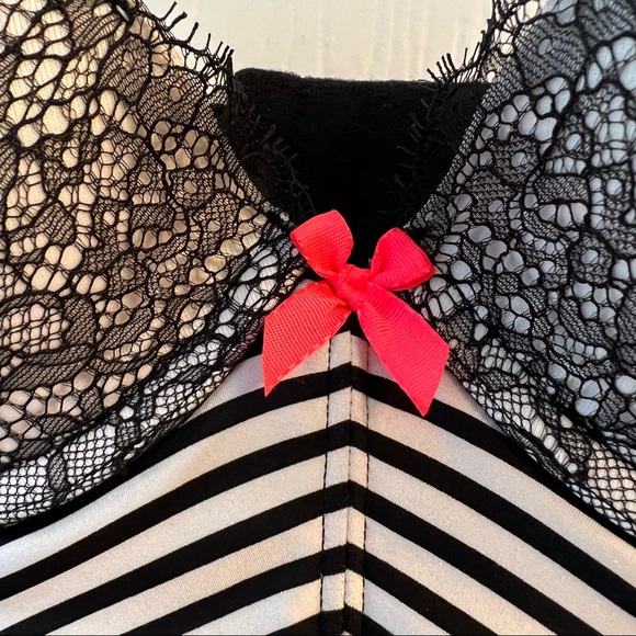 Victorias Secret Very Sexy Demi-Buste Push-Up Bra Size 34B - Picture 3 of 6